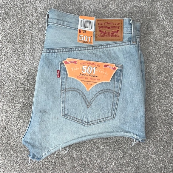 Levi's Pants - SOLD‼️ Levi’s Denim Shorts